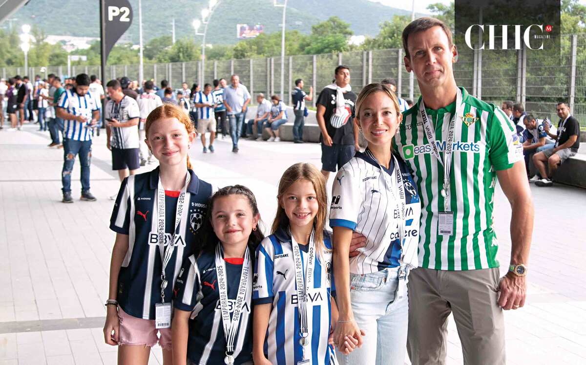 Eugenia Sepúlveda, Balbina Garza, Juliana Sepúlveda, Paula Cortés y Rodrigo De León. Fotos: Roberto Alvarado