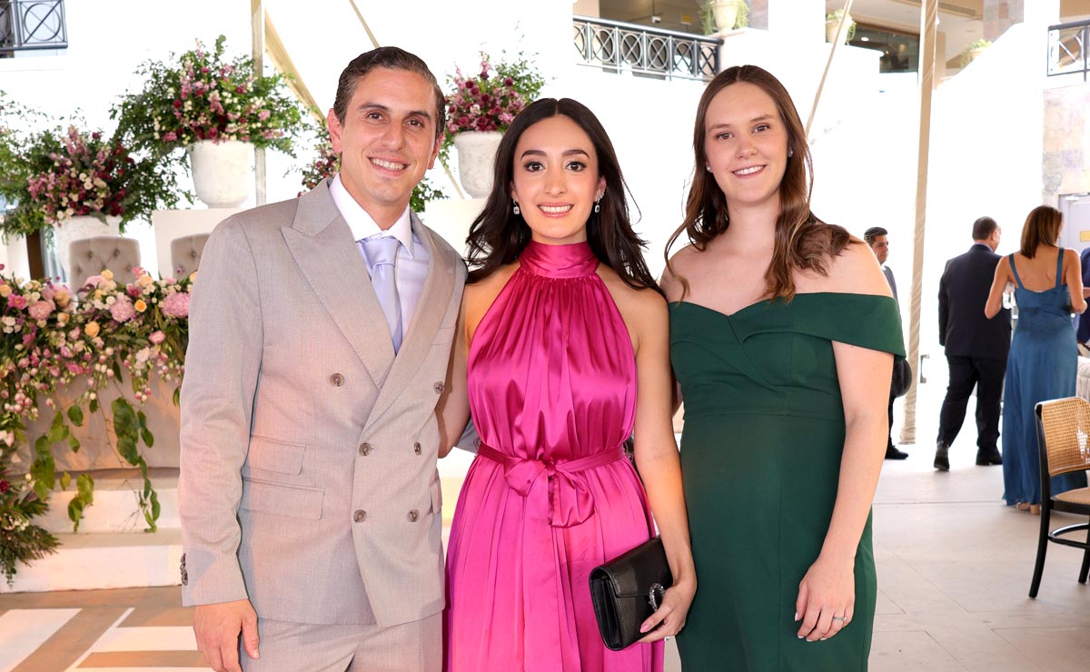 Julio, Mariana y Regina