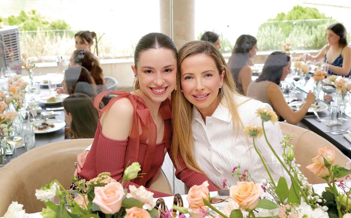 Luisa Garza y Kattia Garza