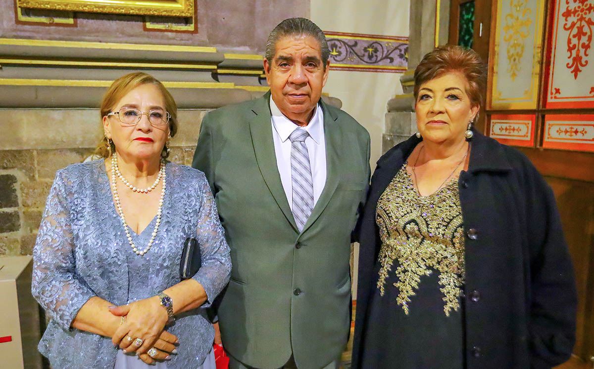 Mamá del novio. Amelia Hernández con Bernabe García y Natividad Escalona