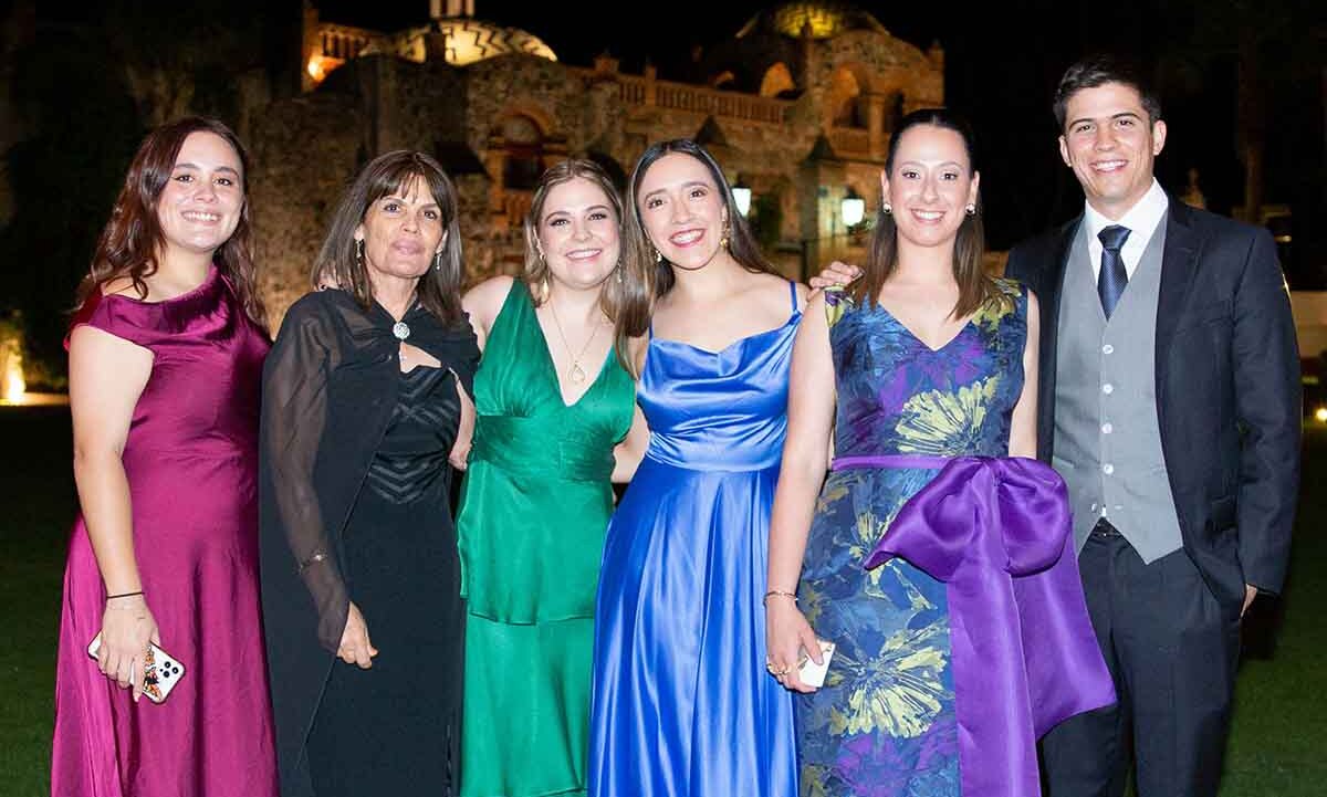 Cristina Walls, Ileana Cuevas, Sofía Morán, Miari Vargas, Lucía Walls y Hugo Walls