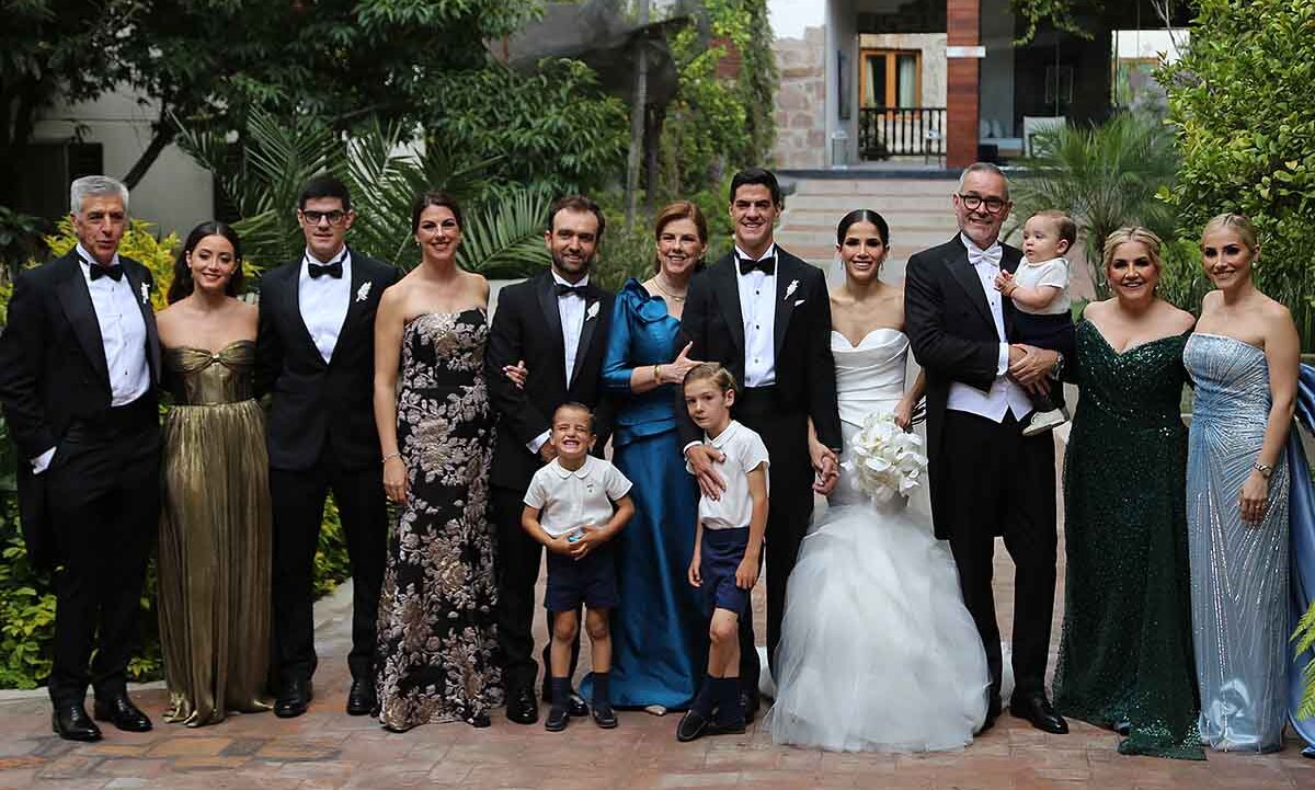 Carlos Canales, Ana Karen Moreno, Carlos Canales, Mariana Canales, Adrián Senderos, Janet Robredo, Jo Canales, Sofía González, Juan Carlos González, N