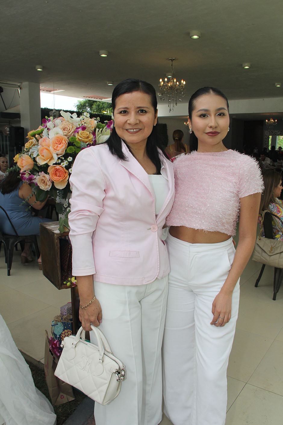 Anayeli Noyola y Daniela Zamora.