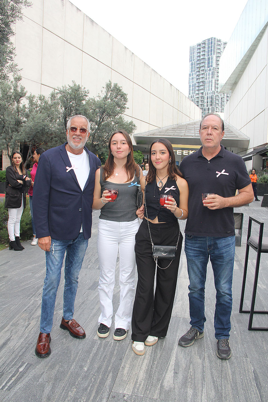 Rafael Álvarez del Castillo, Lourdes Álvarez del Castillo, Isabella Álvarez del Castillo y Antonio Álvarez del Castillo.