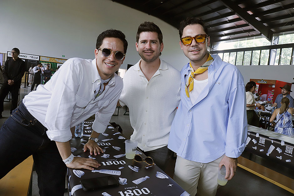 Enrique Aguilar, Eduardo Aceves y  Ro Flores
