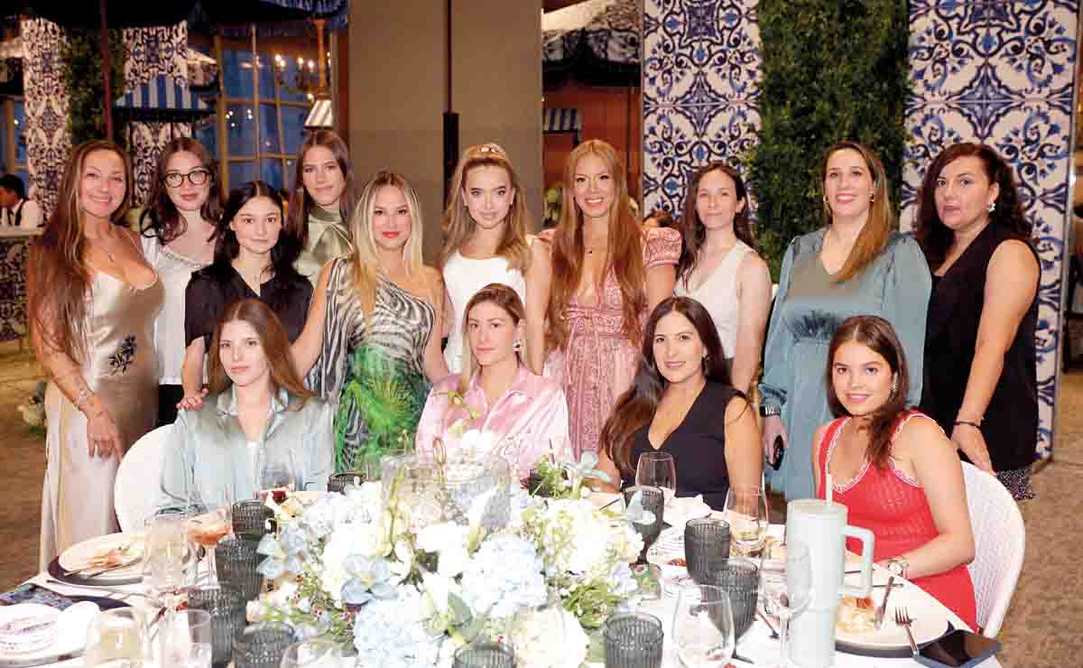 Fernanda Cortés junto a primas y tías Calderón / Fotos: Daniel Saldívar