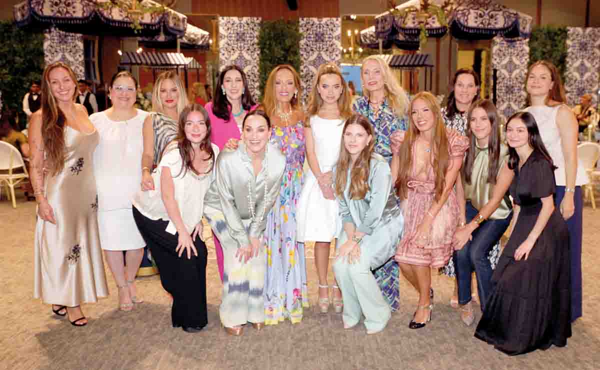 Fernanda Cortés junto a primas y tías Calderón / Fotos: Daniel Saldívar
