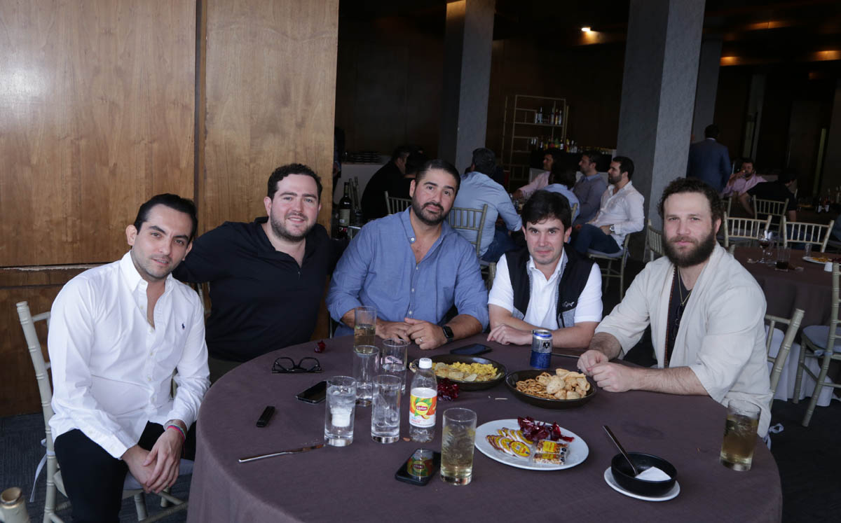 Isaac Aragón, Alejandro Benavides, Pato Gaytán, Carlos Guerra y Max Fernández