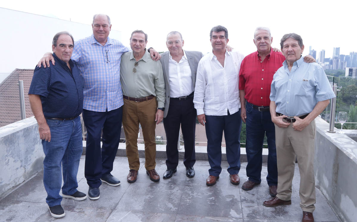 Álvaro Martínez, Alejandro Irigoyen, Jesús Múñoz, Hugo Villarreal, Jorge Gámez, David Hernández y Sergio Arrambide