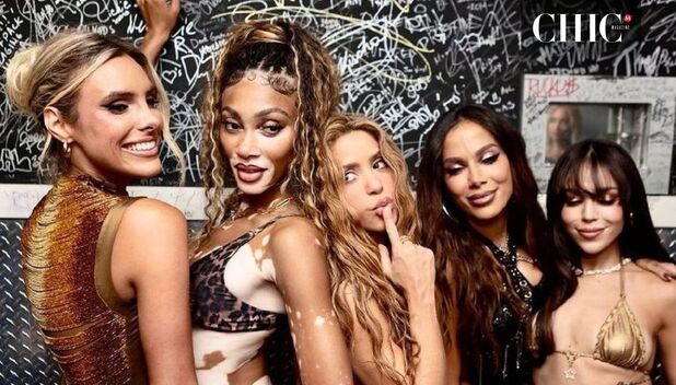 Danna roba cámara con bikini dorado en salida con Shakira (Foto: X)