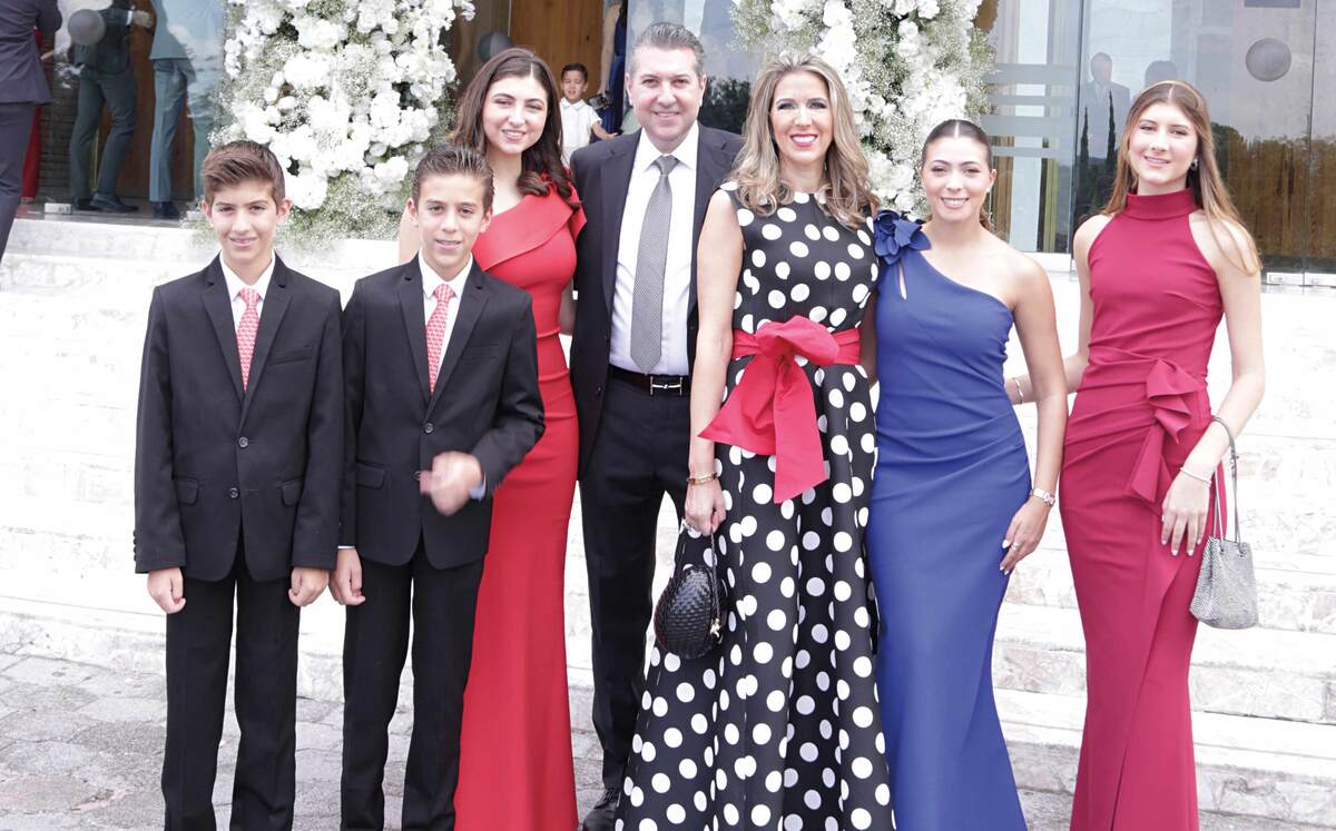 Santiago Safi, Rodrigo Safi, Daniela Safi, Roberto Safi, Katy de Safi, Mariana Safi y Valeria Safi