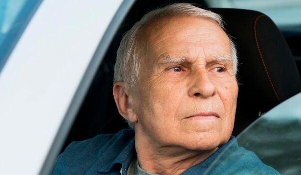 La licencia de conducir en México podría tener un límite de edad (Freepik)
