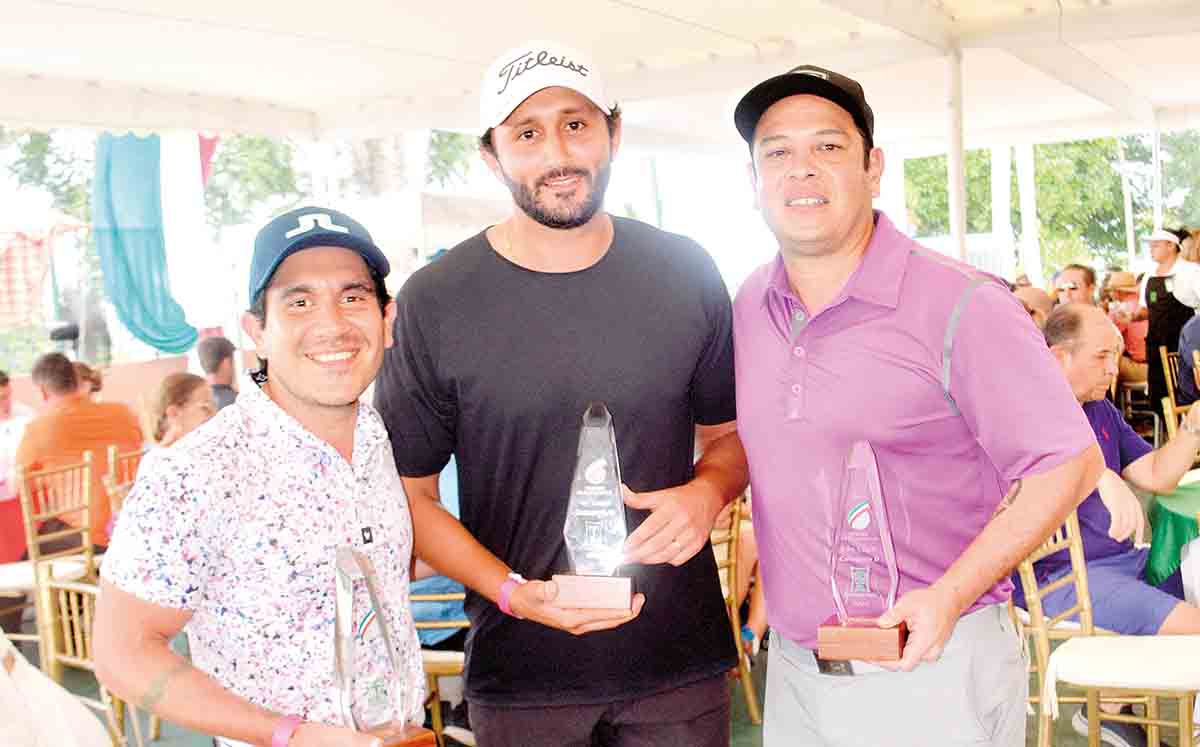 JOSÉ GUILLERMO SALDAÑA, LUIS  ALBERTO SALAZAR FERNANDO AGUIRRE Y ÓSCAR GALINDO llegaron puntuales al green