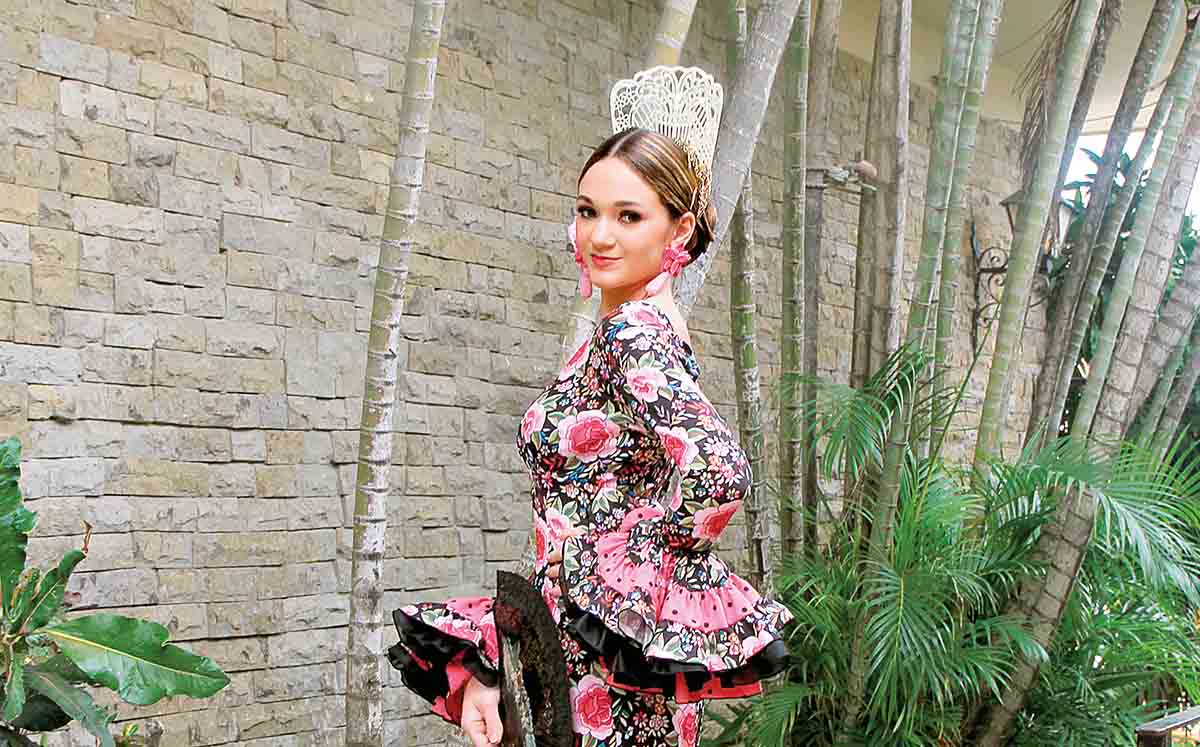 MARÍA ISABEL INGUANZO vistió un hermoso vestuario de sevillana