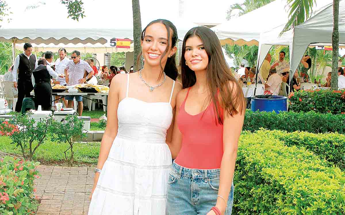 NATALIA MARABOTO Y GRECIA BARRIGUETE disfrutaron de la Banda Municipal de Tampico, Los Gaiteros