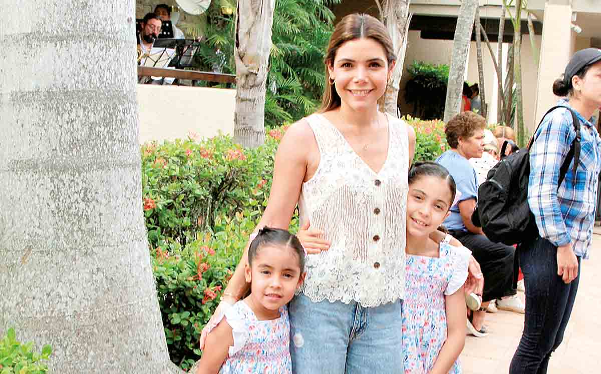 ALESSA TURRUBIATES, BÁRBARA DE TURRUBIATES Y VICTORIA TURRUBIATES nos regalaron sus mejores sonrisas