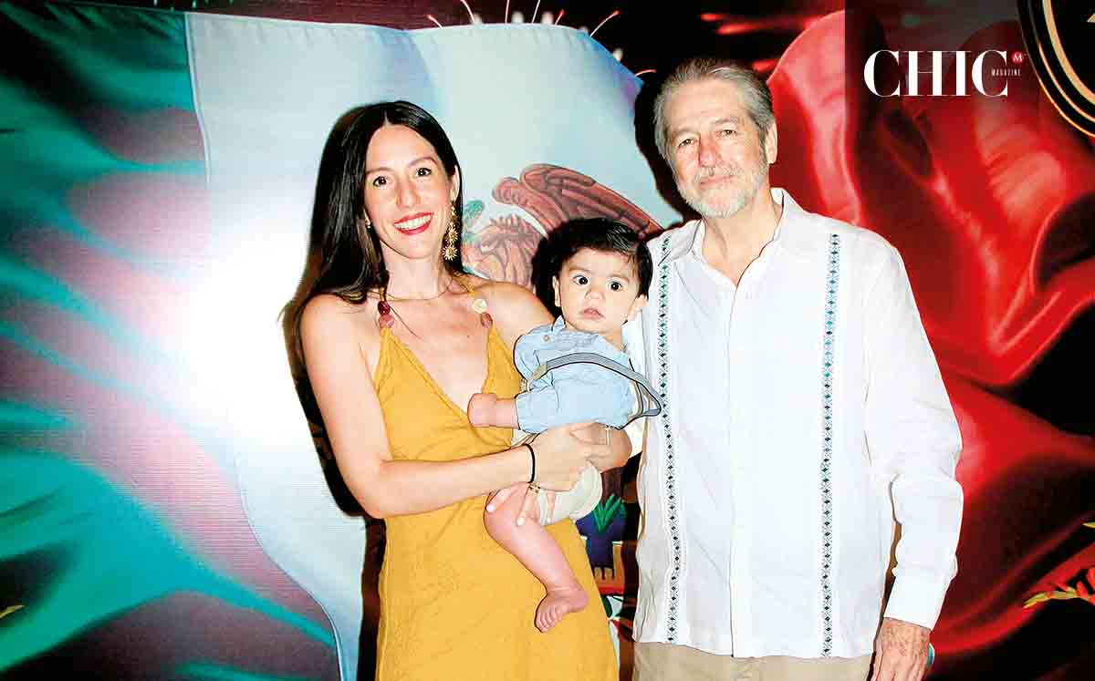ANDREA MEZA, JOAQUIN  NOSSIF Y GERMÁN MEZA felices en la celebración del Grito de Independencia