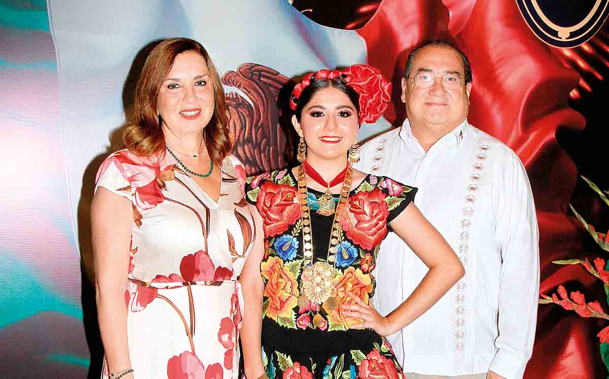 NINFA DE DELOI, MARÍA FERNANDA VEGA Y ARTURO DELOI llegaron con sus mejores outfits al Casino Tampiqueño