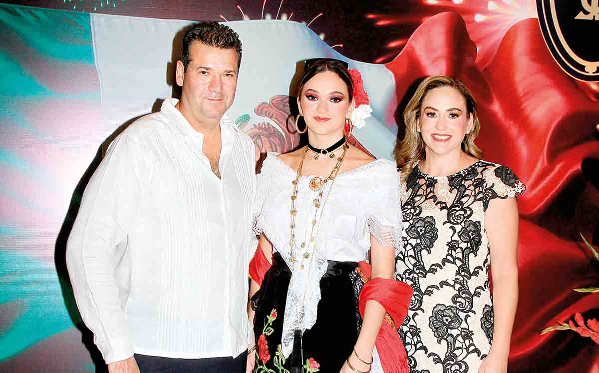 EDUARDO INGUANZO, MARÍA ISABEL INGUANZO Y MARISA GÓMEZ llegaron con sus mejores outfits al Casino Tampiqueño