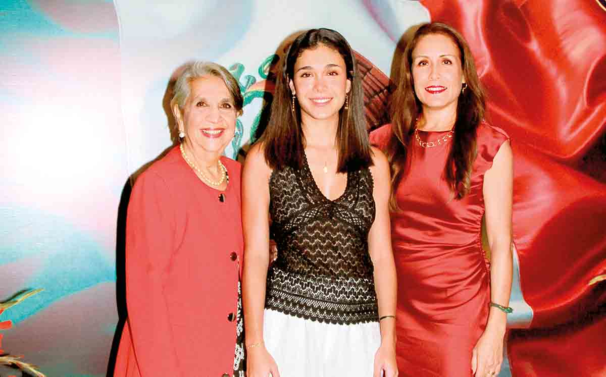 PILAR GOVELA, SARA CALAFELL Y SARA GARZA disfrutaron de una miniferia con puestos de dulces típicos, aguas frescas y juegos