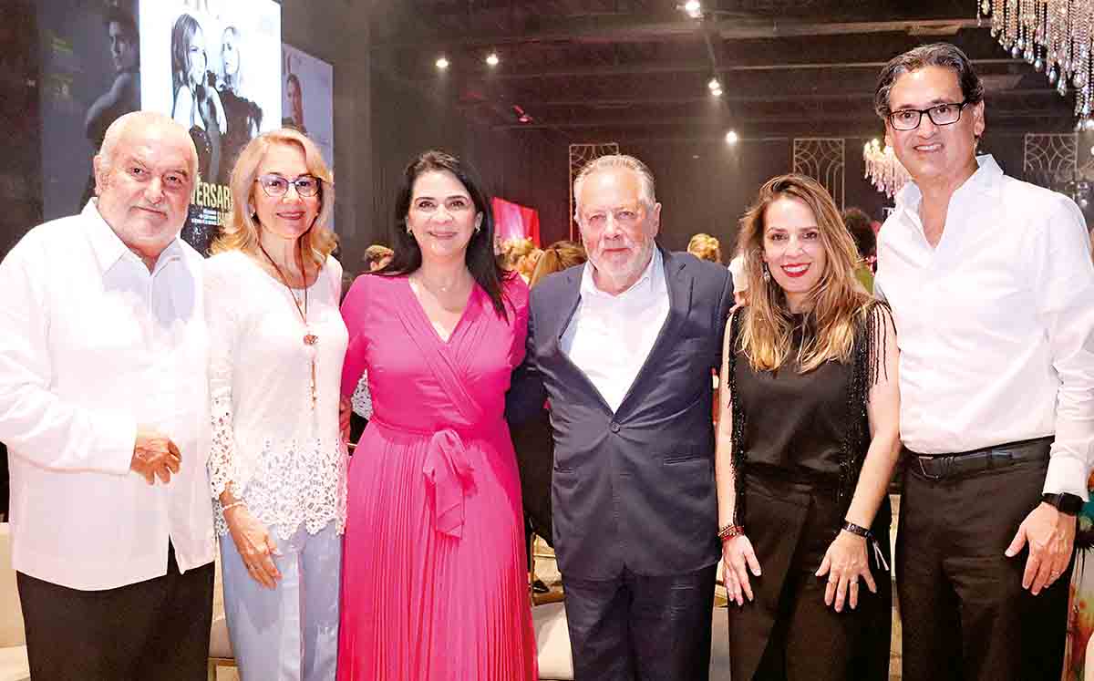 FERNANDO ALZAGA, GRACIELA FERNÁNDEZ, MÓNICA VILLARREAL,  ANTONIO VERDEAL, DUNIA MARON Y ERASMO GONZÁLEZ estuvieron presentes nuestro aniversario