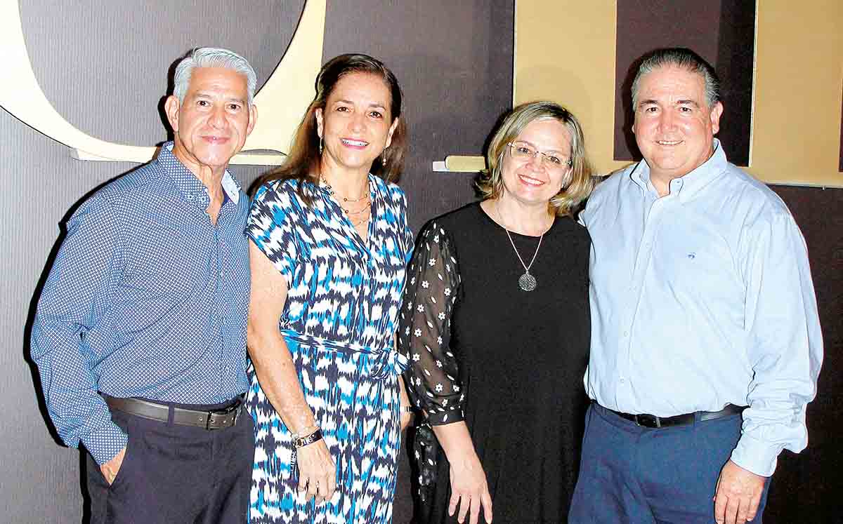 LUIS PLAZA, CARO MOLINA, ROXANA DE  LA HUERTA Y ROLANDO RAMÍREZ llegaron con sus mejores outfits al evento