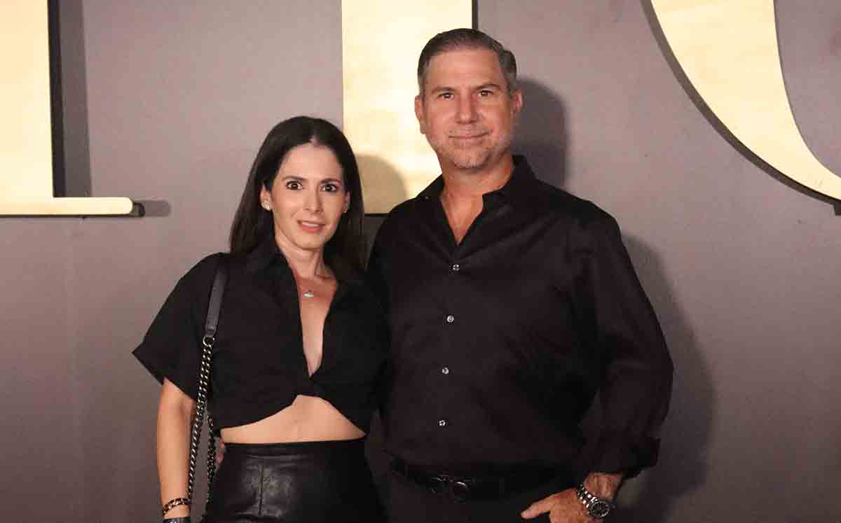 GEORGINA SEPTIÉN Y LUIS GUTIÉRREZ llegaron con sus mejores outfits al aniversario