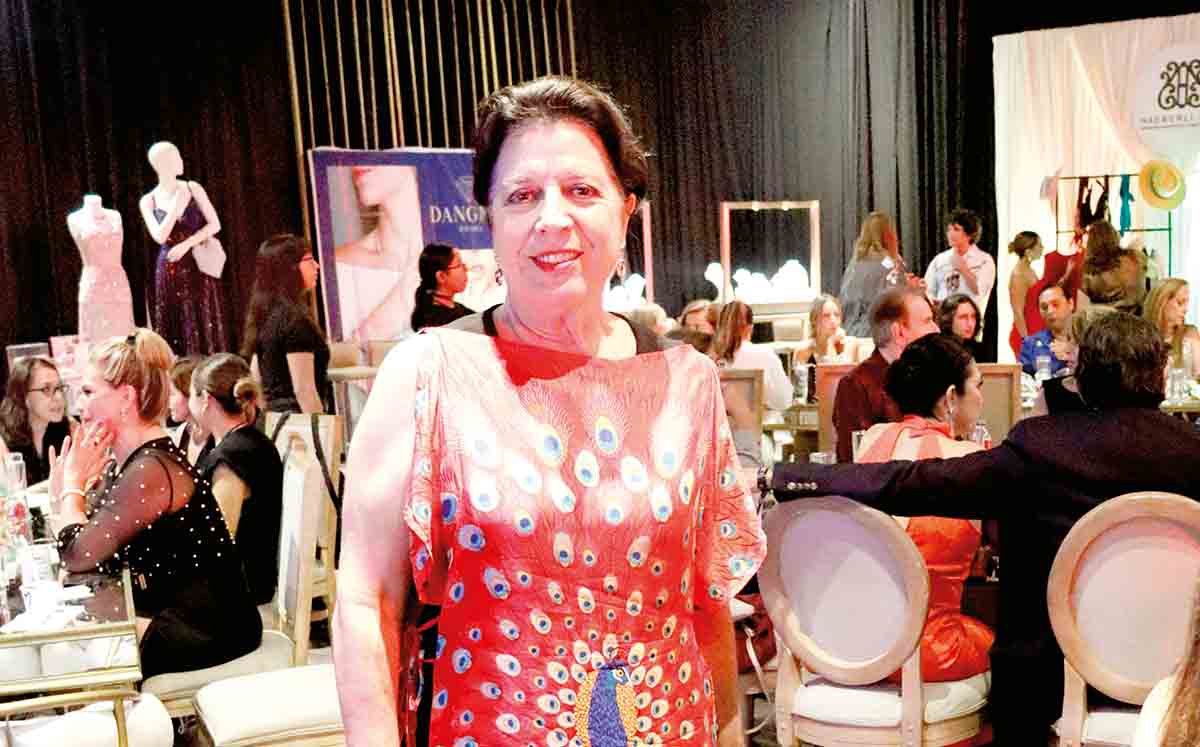 ELVIA HOLGUERA disfrutó de las cinco pasarelas frente al Palacio Municipal