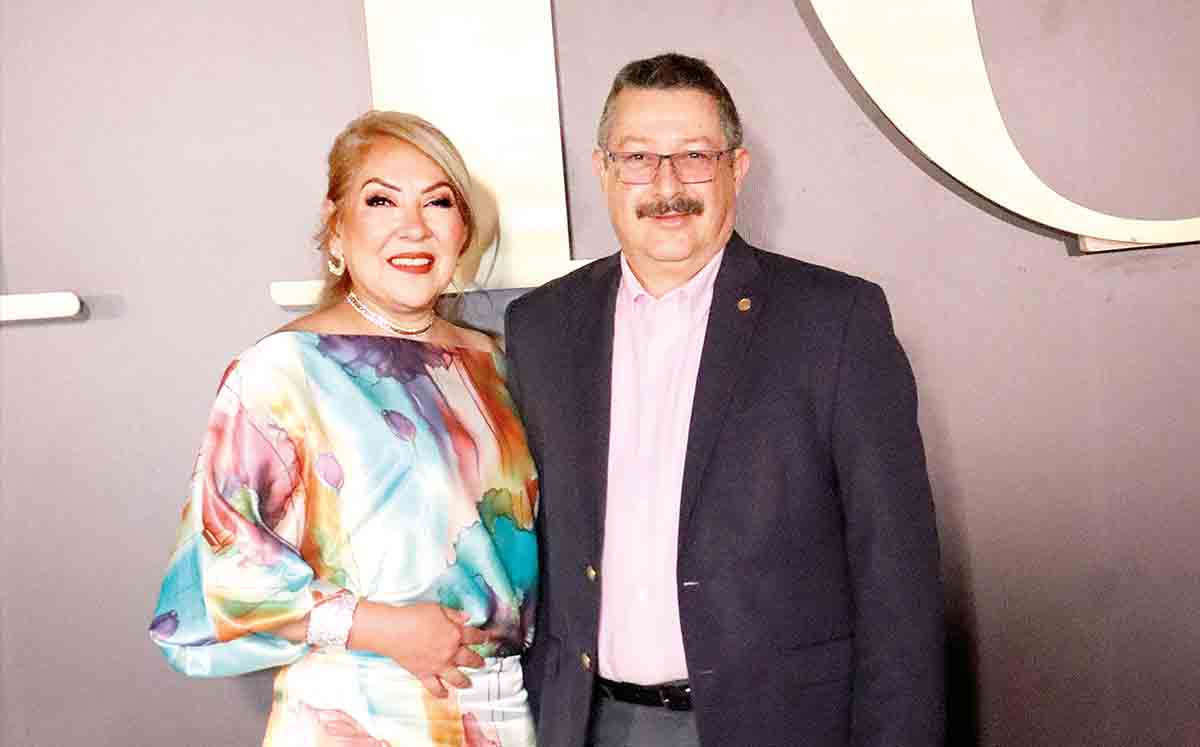 MARTHA DE VILLARREAL Y RAÚL VILLARREAL director  regional de Grupo Multimedios Tamaulipas estuvieron encantados en el evento