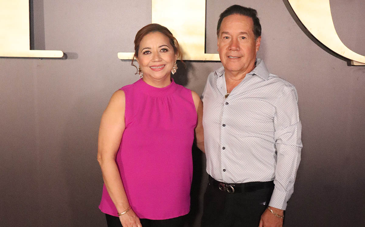 GLORIA DE DÍAZ Y EDGAR DÍAZ felices en el evento