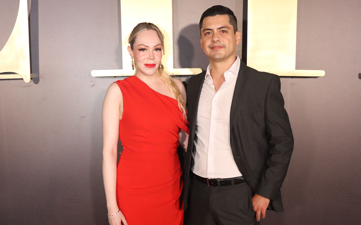 LORENA SORIA Y ARMANDO AZUARA llegaron con sus mejores oufits