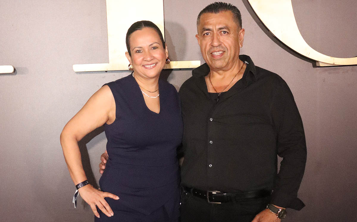 CARMEN DE MUÑÓZ Y CARLOS MUÑÓZ disfrutaron el evento