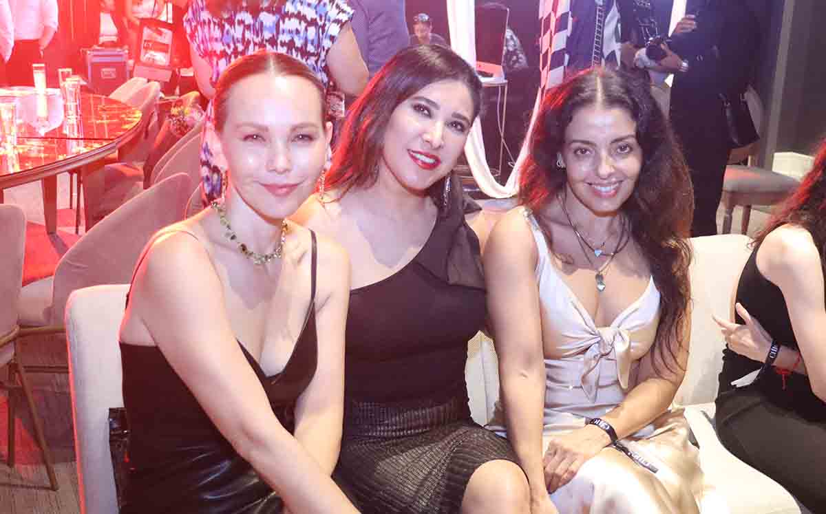 JUDITH EDGAR, ARI FREGOSO Y MÓNICA LUENGAS disfrutaron de bebidas  frescas como agua de jobito de Lindero Universidad