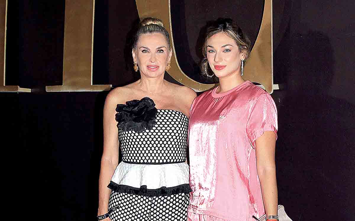 LUPANA ETIENNE Y ANA VICTORIA GÓMEZ disfrutaron de las pasarelas