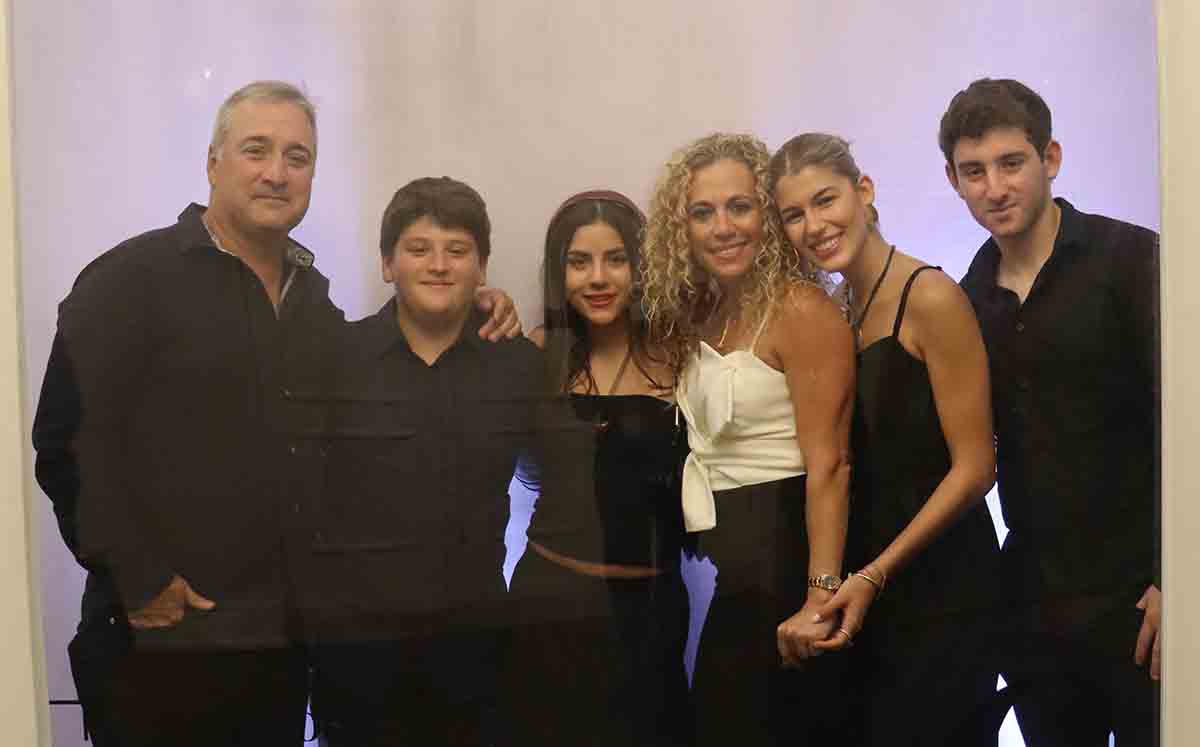 EDUARDO LACAVEX, DIEGO LACAVEX, VALENTINA RICARDA  GARCÍA, MARILÚ CEJA, MARIALEX ELIZONDO Y EDUARDO LACAVEX llegaron puntuales al Runway