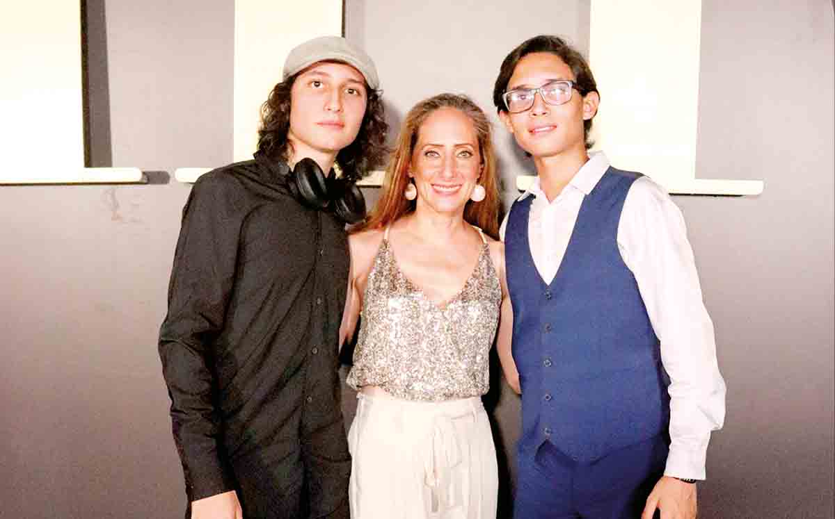 SERGIO LOMAS, LESLIE  PANTIN Y ALBERTO LOMAS fueron recibidos con la música de Tempus Quartet en el Antiguo Casino