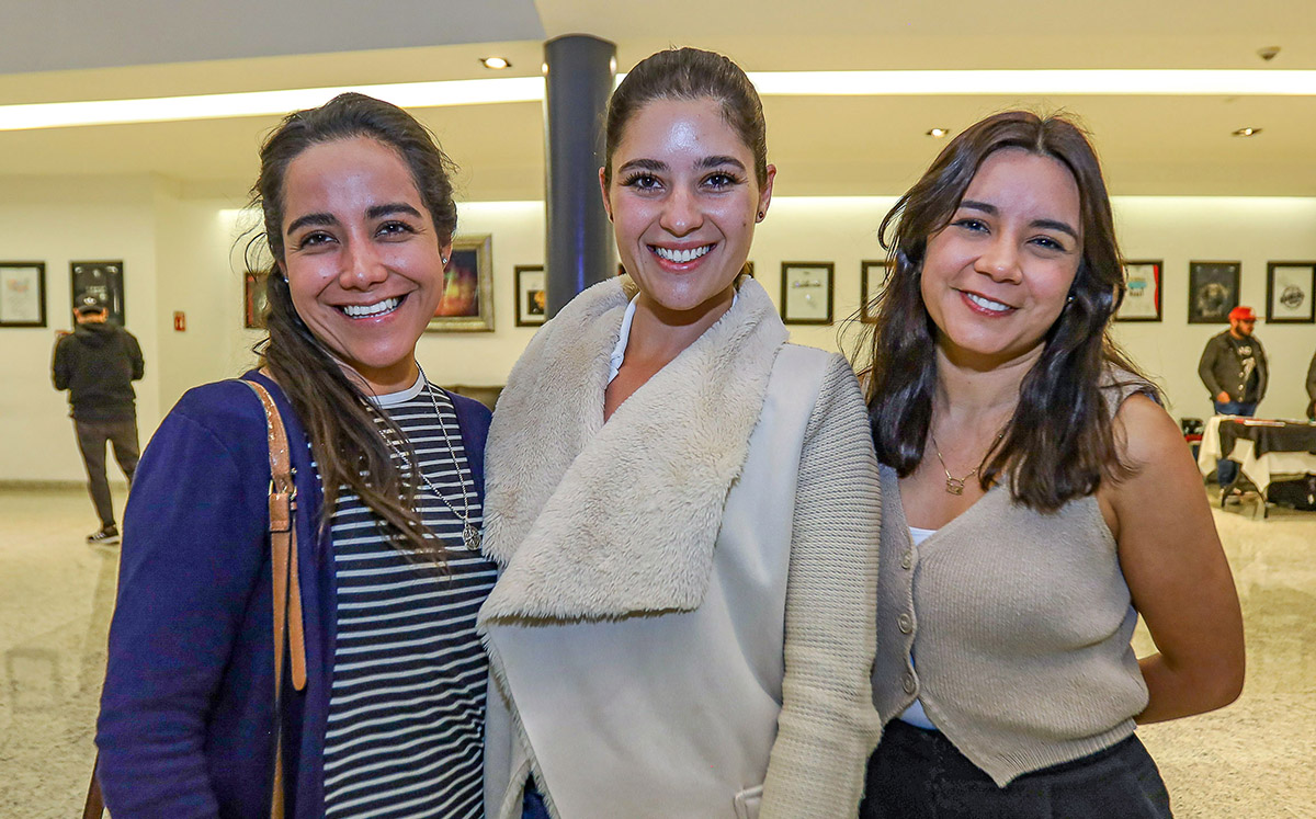 Selin Hernández,  Lizbeth Espinosa y Monserrat Silva