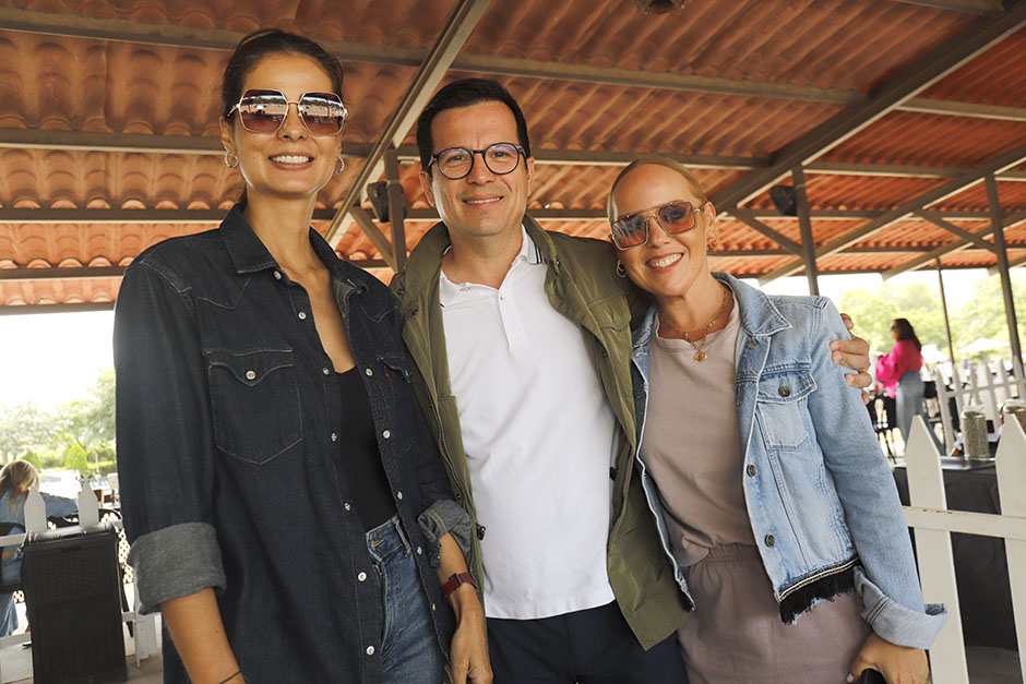 Juliana Perdomo, Alfredo López y Daniela de López