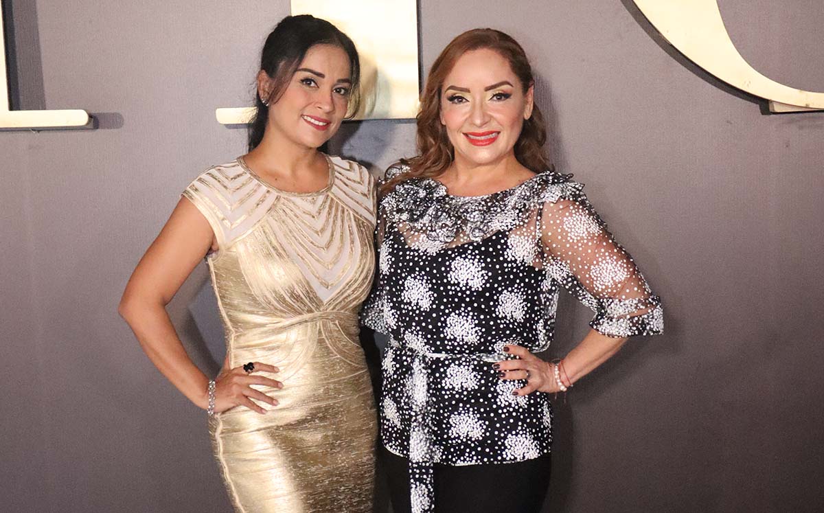 DIANA REYES Y MARGARITA VILLEGAS disfrutaron del cóctel en el Antiguo Casino