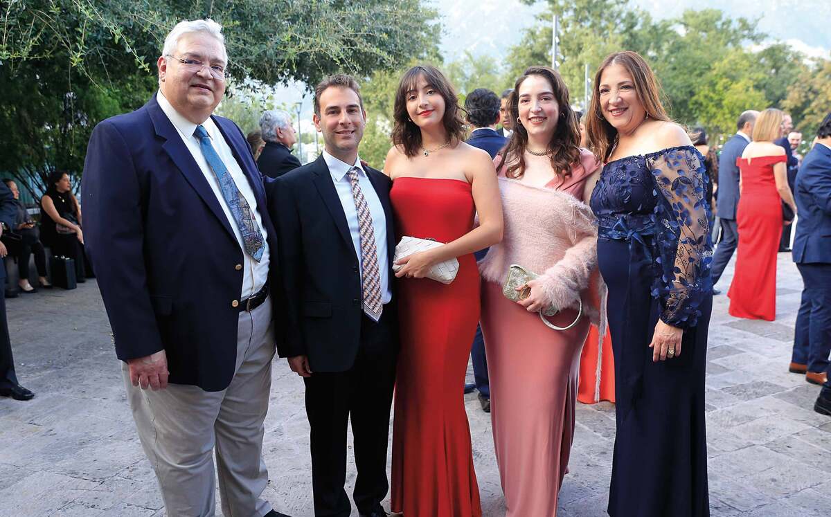 Lorenzo Elizondo, Isaac Hoff, Elsa Patricia González, Natalia Elizondo y Patricia Elizondo