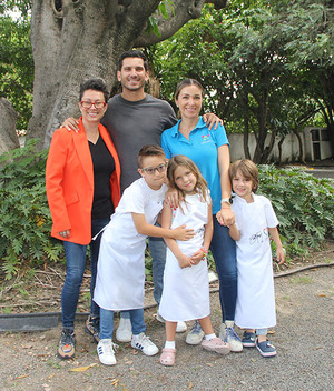 Mariana Santamarina, Carlos Tirado, Mariana Nisisno, Matias, Antonella y Mariana Tirado (4)