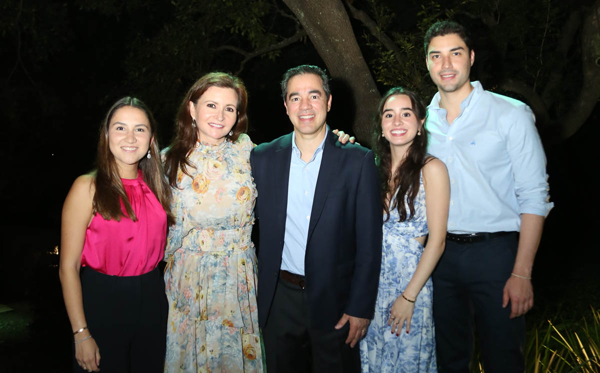 Regina Zavala, Cordelia Elizondo de Préstamo, Arturo Préstamo, Ana Préstamo y Leocadio Villarreal