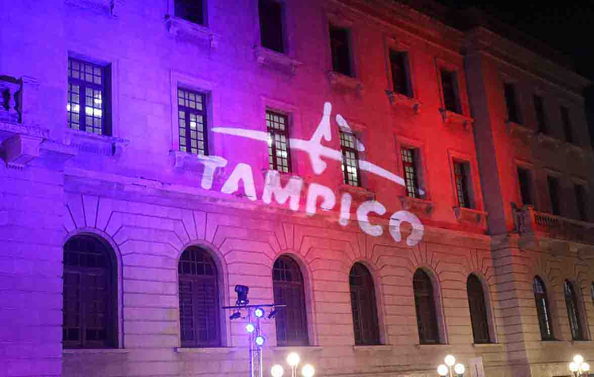 Detalles de la noche en el Palacio Municipal
