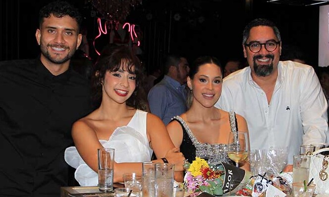 JULIAN GUITRÓN, MARÍA ANDREA PÉREZ, KARINA DEL ÁNGEL y EDUARDO RODRÍGUEZ nos regalaron sus mejores sonrisas en el cóctel