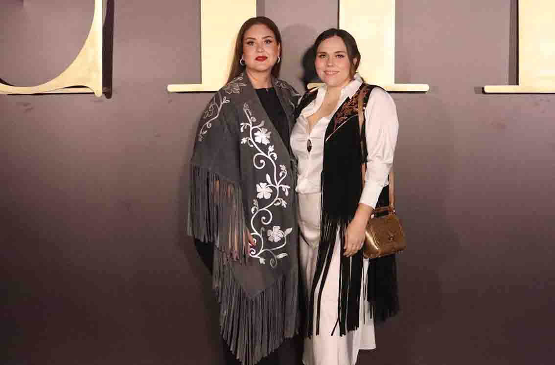 REGINA MORALES Y ANABELLE CARDENÁS llegaron con sus mejores outfits al Palacio Municipal