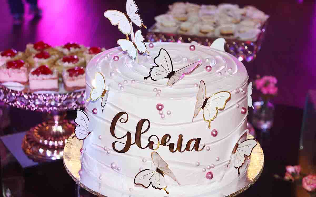 Lindo pastel en el festejo de Gloria Díaz