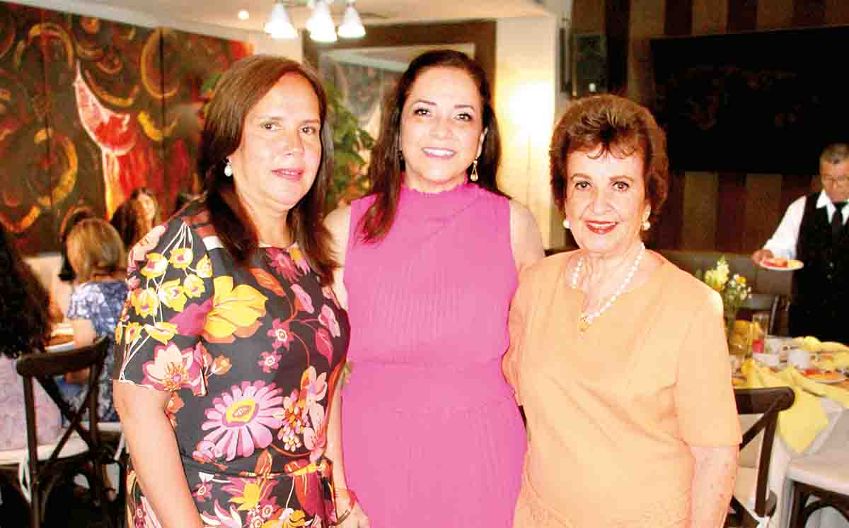 ROCIO DE MOLINA, CAROLINA MOLINA Y CAROLINA DE MOLINA degustaron de fruta fresca de temporada, un delicioso pastel indio y refrescantes bebidas