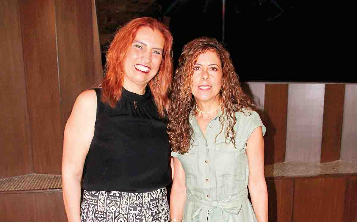 CLAUDIA HERNÁNDEZ Y REBECA DE TREVIÑO llegaron con sus mejores outfits al festejo
