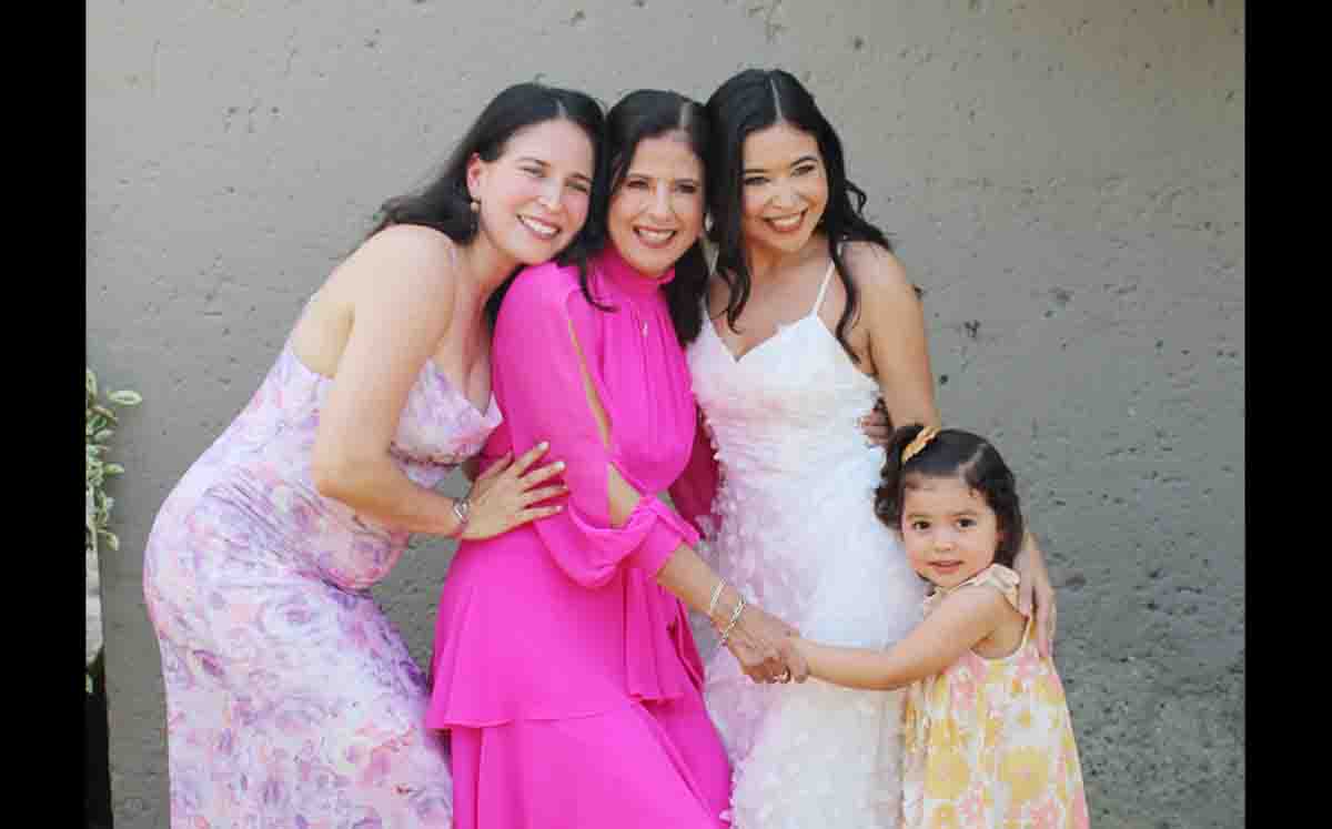 MARÍA FERNANDA DE RIVERA, MAGUE ROBLEDO, SOFÍA GARZA Y FERNANDA RIVERA estuvieron muy felices durante la despedida de soltera