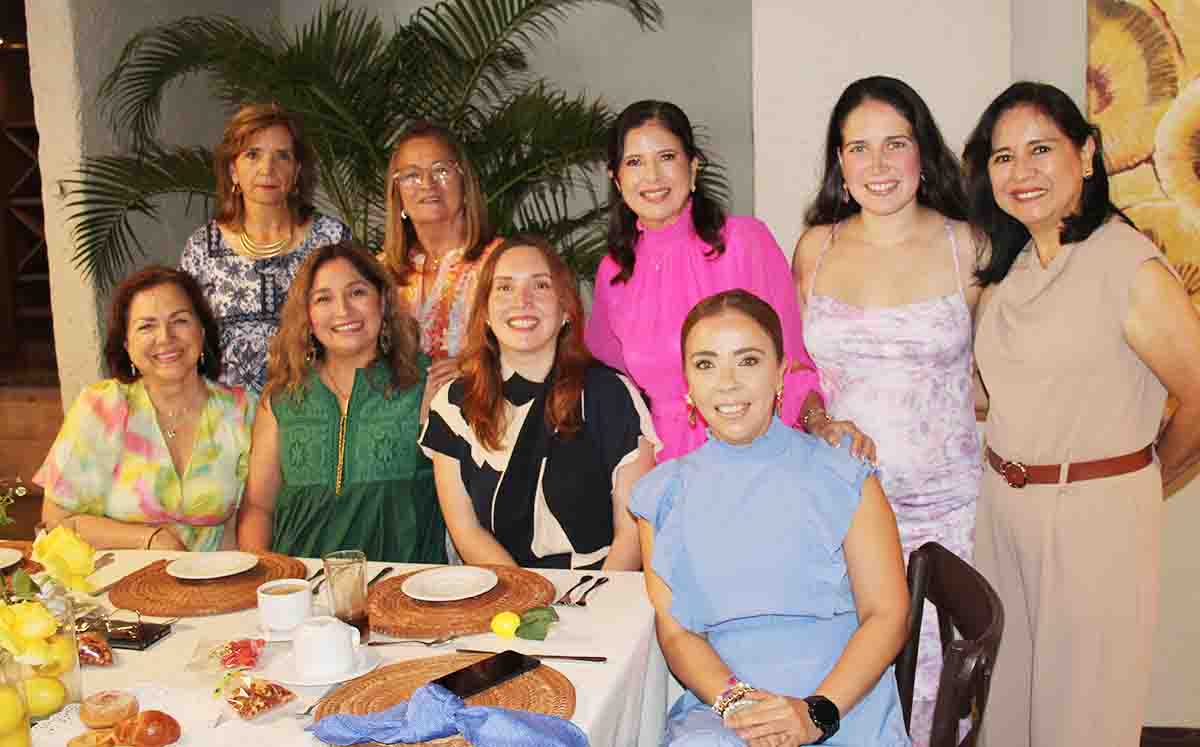 Asistentes nos regalaron sus mejores sonrisas durante el evento